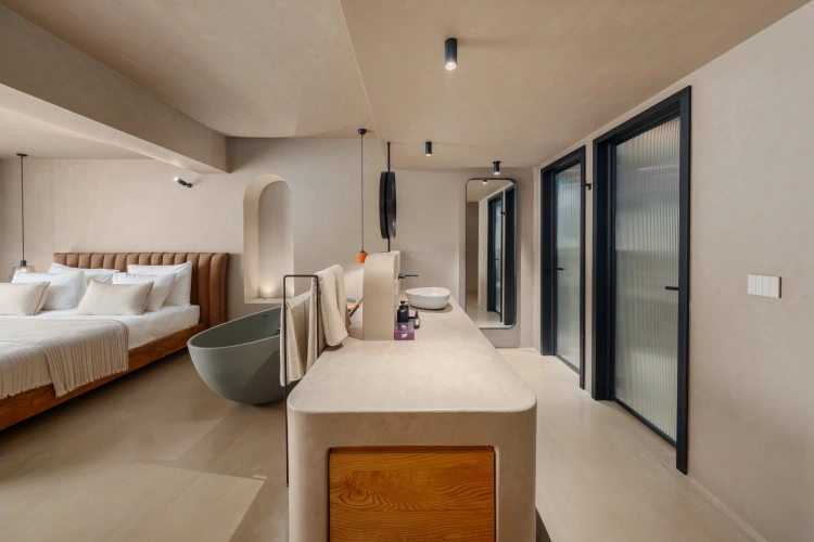 Deluxe Triple room with city view
