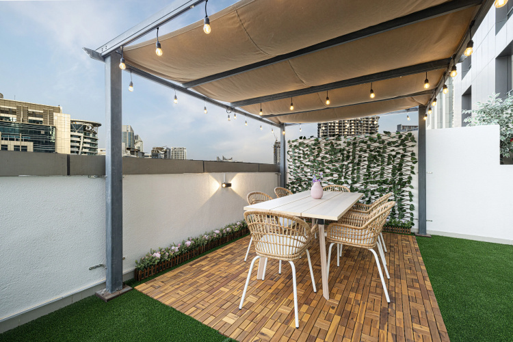 Next House - DownTown Views Hostel