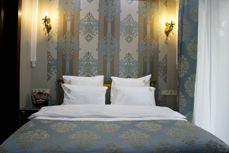 Suite with city view