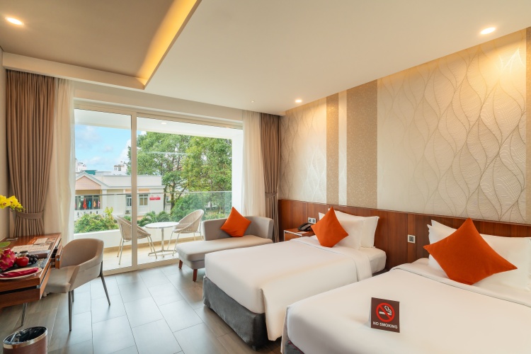 Classic Twin room with city view