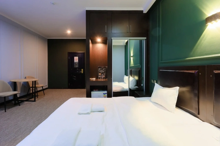 Deluxe Double room with city view