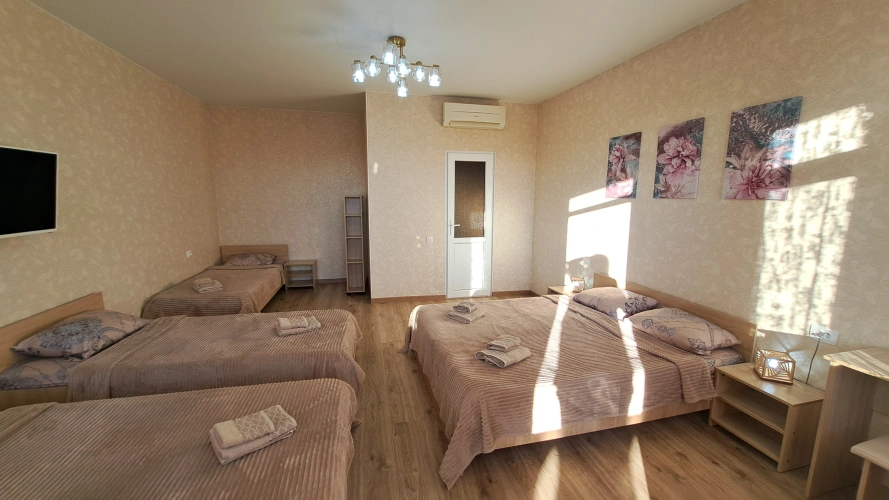 Classic Quintuple Family room with balcony