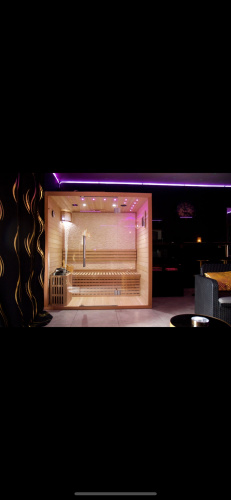 La Gold Room Apartments