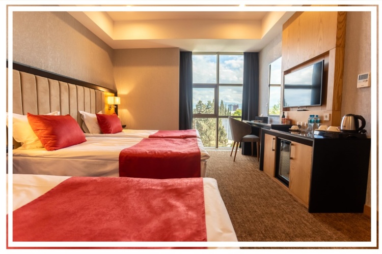 Standard Triple room with view