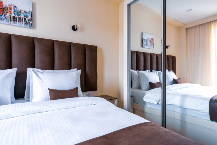 Sextuple Suite