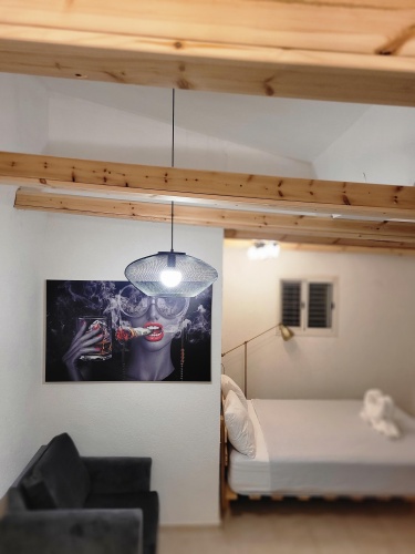Deluxe Studio