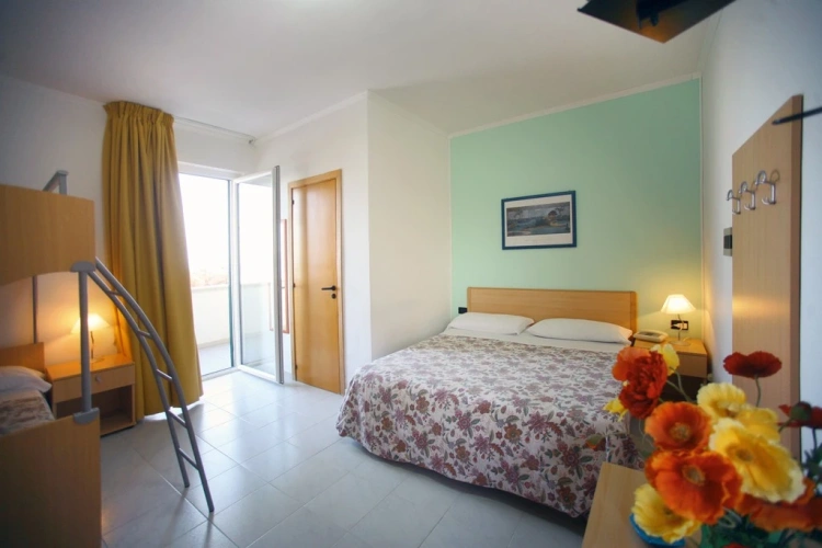 Standard Quadruple room with sea view