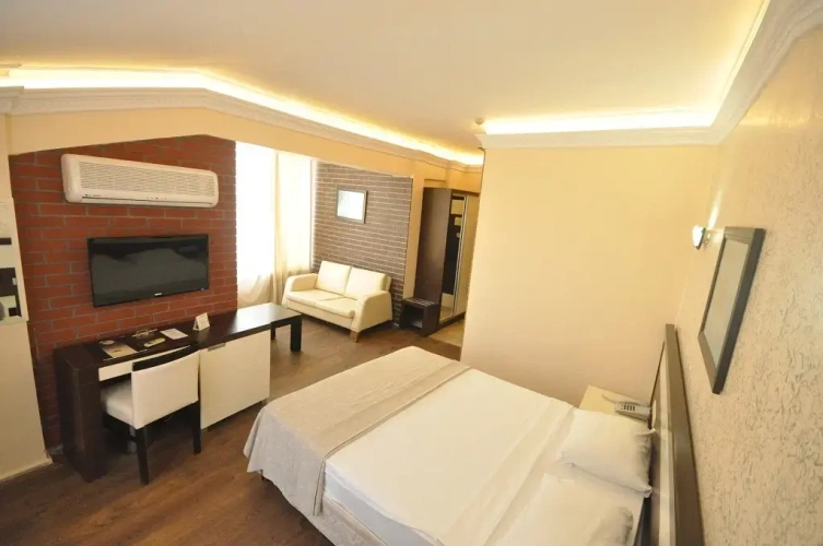 Corner Suite with balcony and with garden view