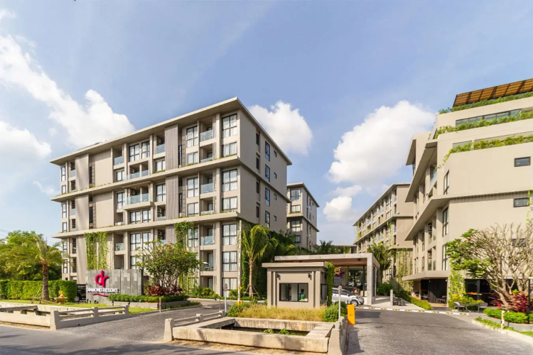 Diamond Condominium by Alexanders Apartments