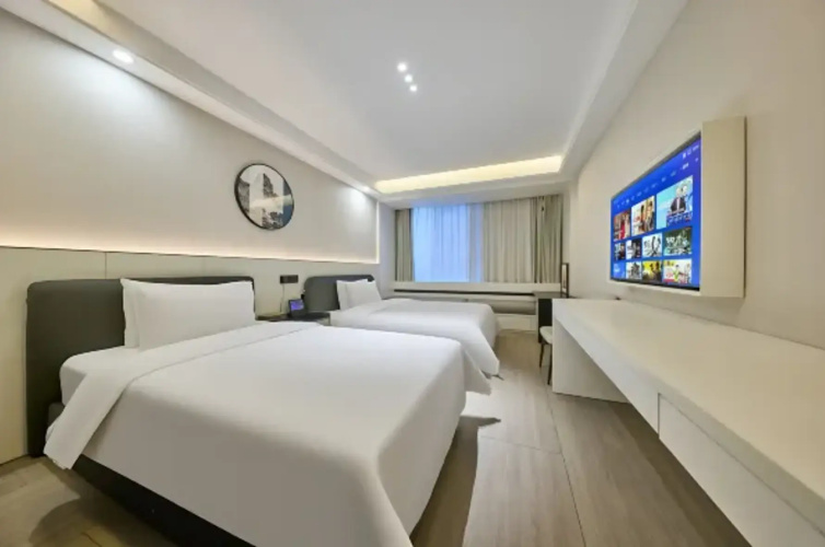 Deluxe Family room with view