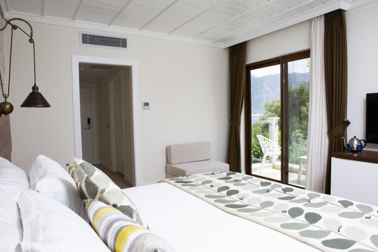 Deluxe Double room with balcony and with partial sea view