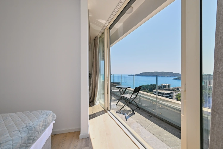 Superior Apartment with balcony and with partial sea view