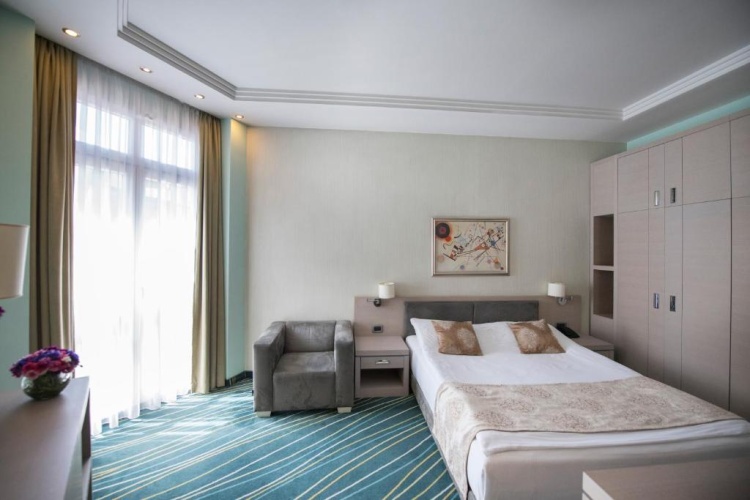 Family Double room with city view