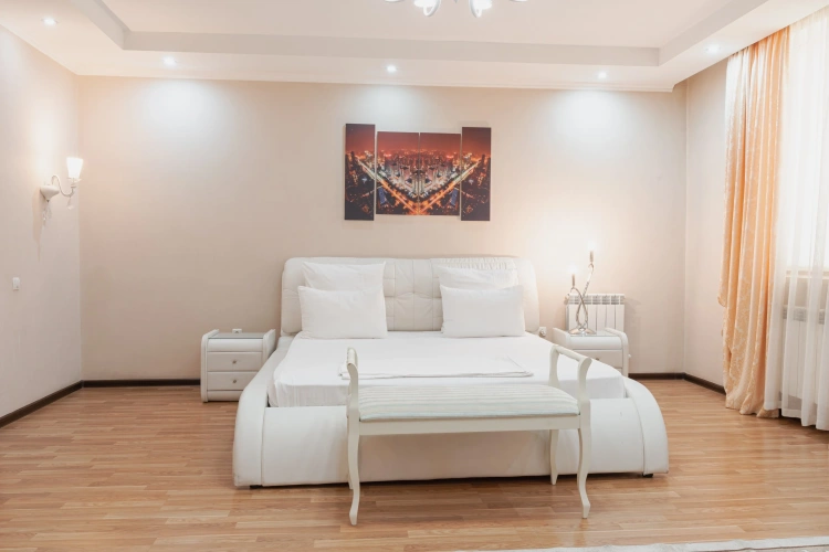 Suite with courtyard view