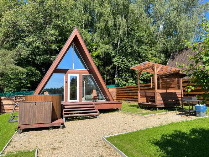 Коттедж c 1 комнатой с красивым видом из окна