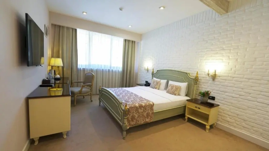 Standard Double room with city view