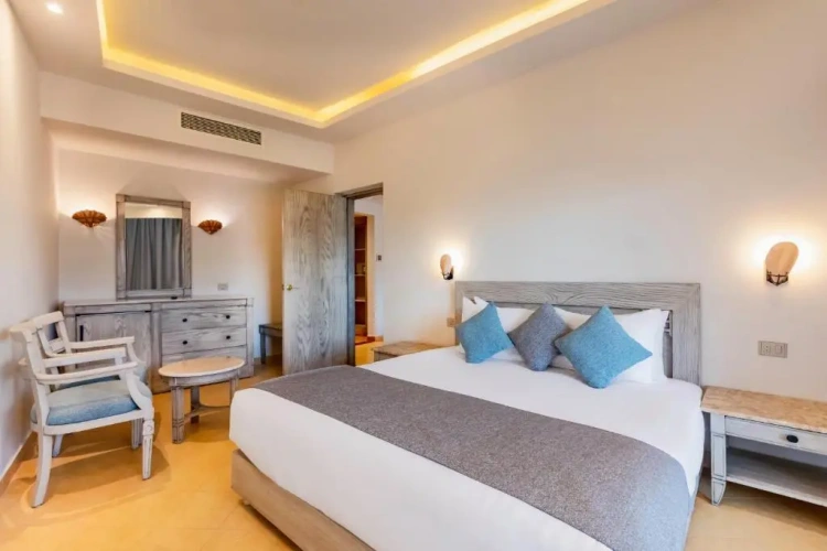 2 Bedrooms Mega Quadruple Family room with balcony