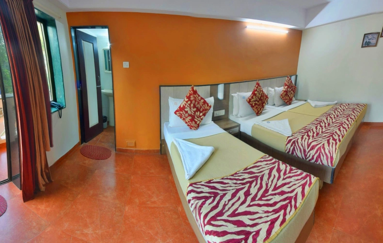 Standard Triple room with balcony