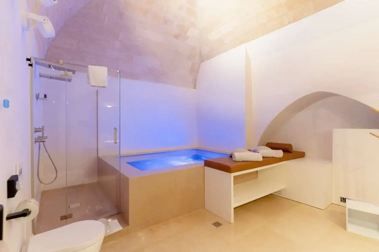 Pool Triple Suite