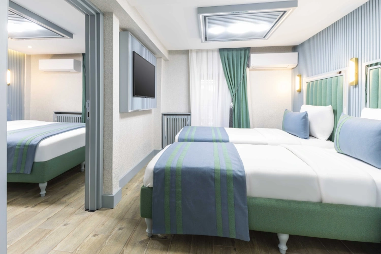 Deluxe Quadruple room