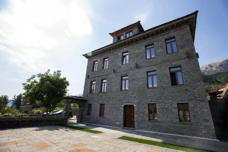 Permet Villa