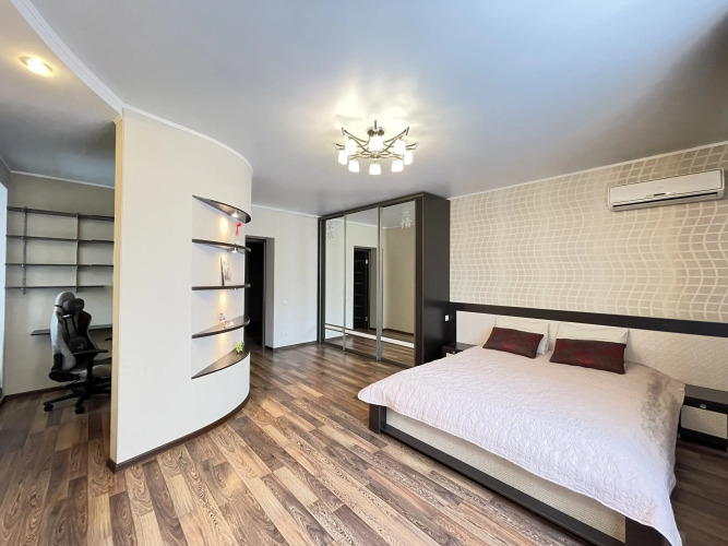 Фотография номера квартиры Квартира Дизайнерская двухкомнатная с джакузи