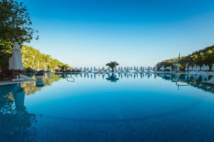 Hillside Beach Club