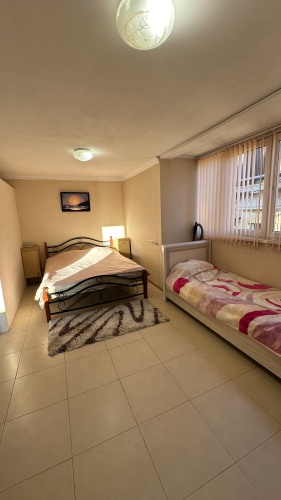 2 Bedrooms Quintuple Apartment with courtyard view