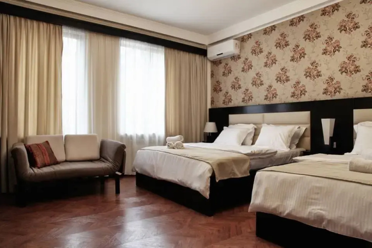 Hotel Four Brothers
