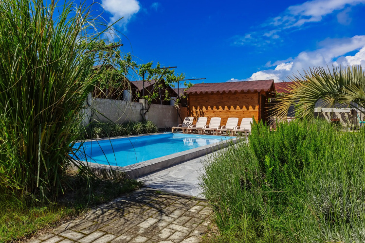 Yazon Hotel