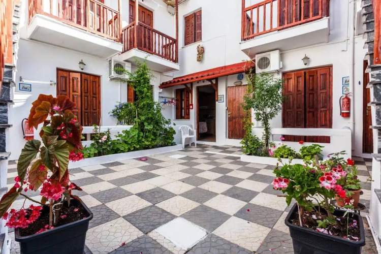 Amalthia Studios Apartments