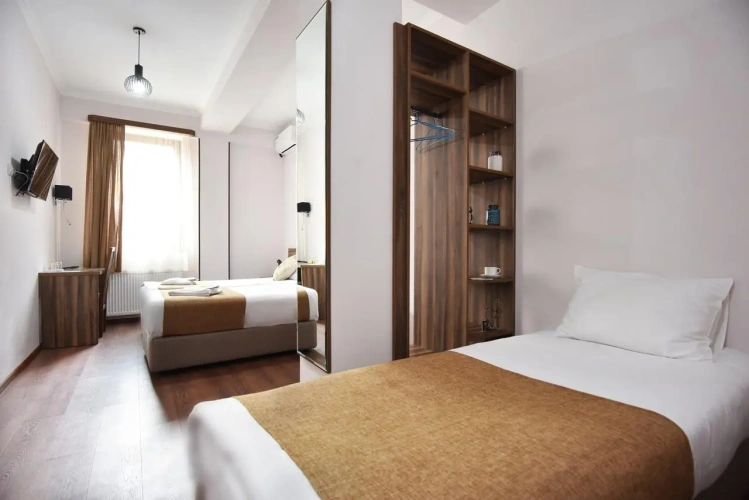 Standard Triple room with view