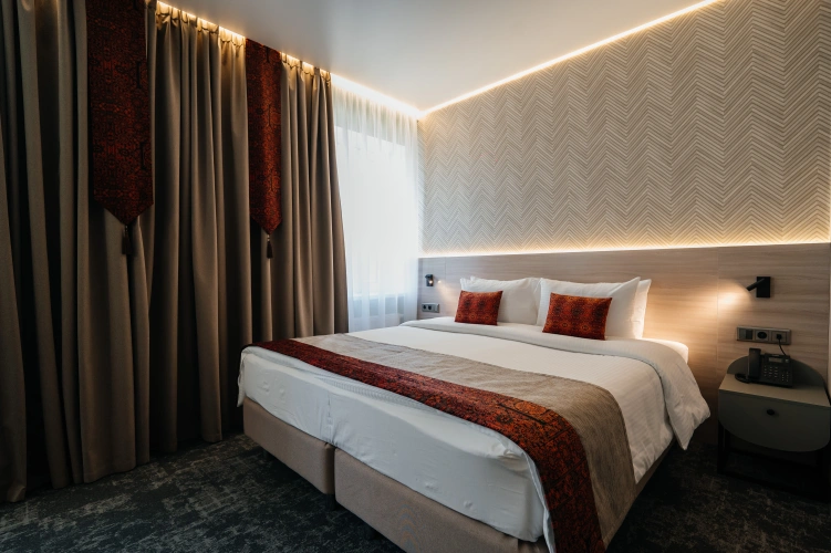 Standard Double room with city view