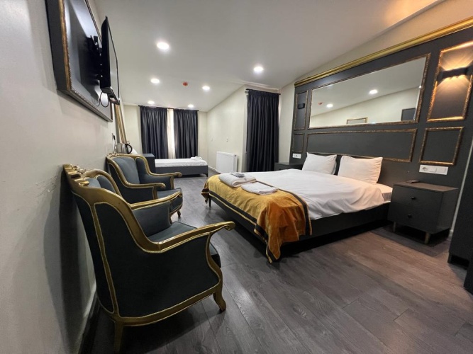 Superior Triple room with city view