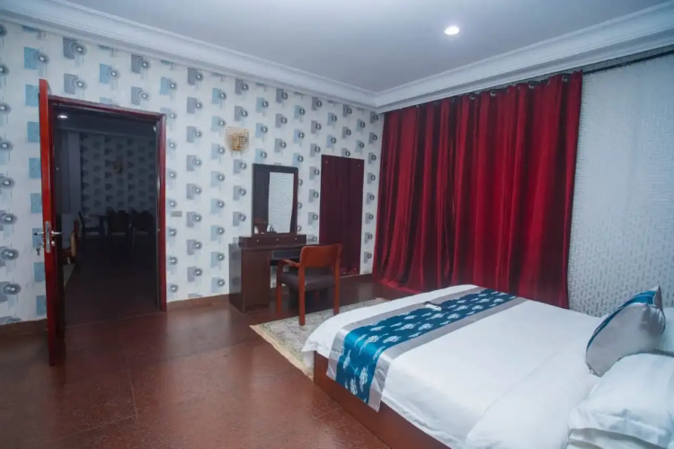 Ajuji Greenwich Hotel