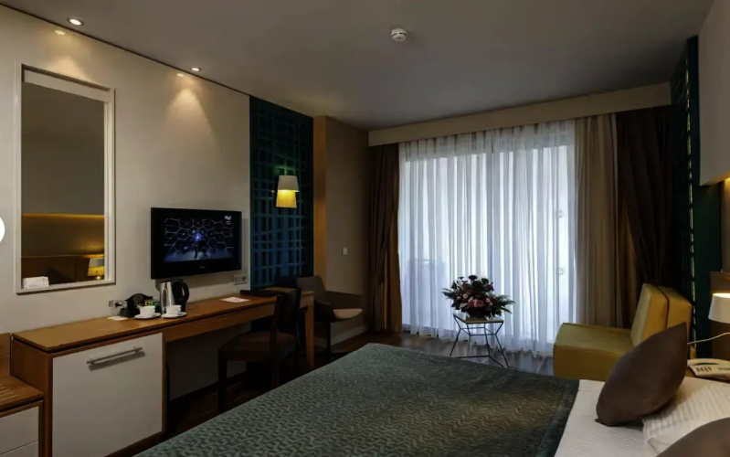 Standard room with partial sea view