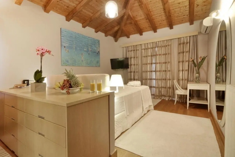 Chloe in Corfu Villa