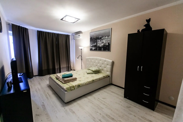 Фотография номера квартиры Квартира Просторная 1Комнатная Напротив Тц Обними Курчатова 72