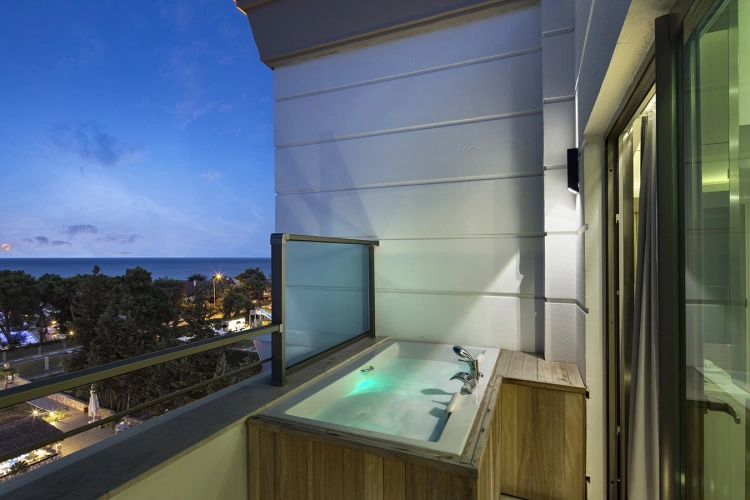 Love Suite (Adult Only)