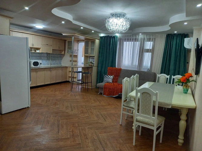 4 Bedrooms Apartment with balcony