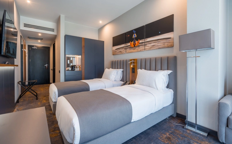 Premium Spacious High Floor Twin room with city view