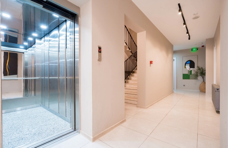 Doors Hotel