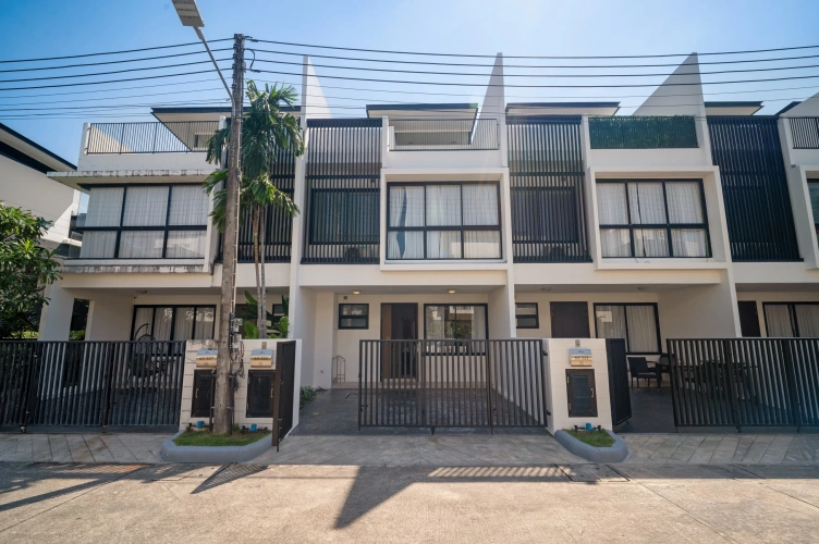 3 Bedrooms Standard Apartment with balcony