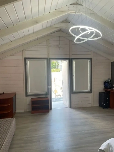 Cottage with courtyard view