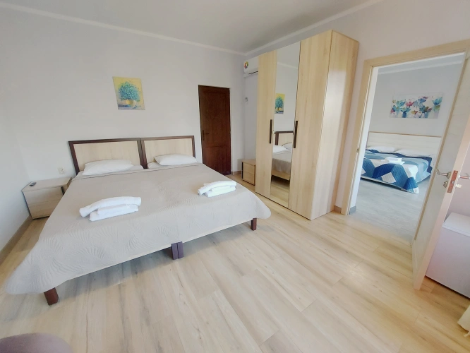 2 Bedrooms Superior Family room with courtyard view