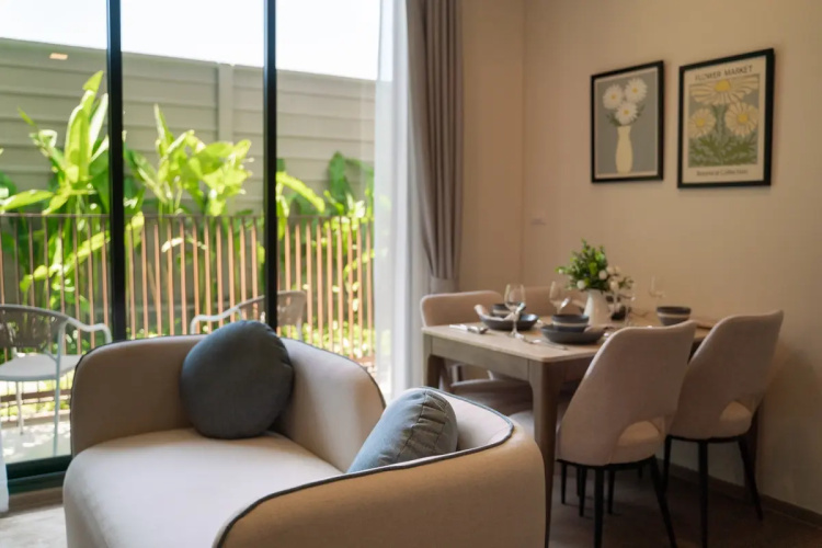 Lovely 2 Bdr Canvas BangTao Flat