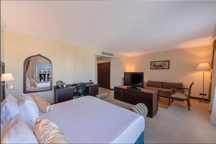 Junior Suite with partial sea view