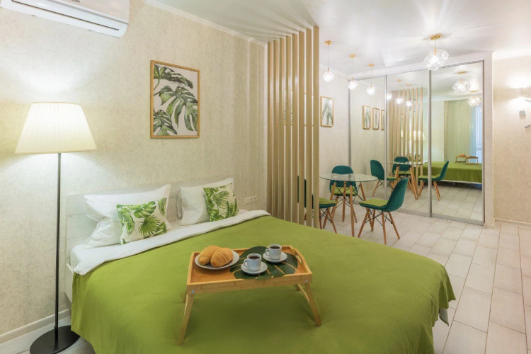 Фотография номера квартиры Апартаменты Студия Изумруд Apart Energy с Парящей Кроватью и Лоджией