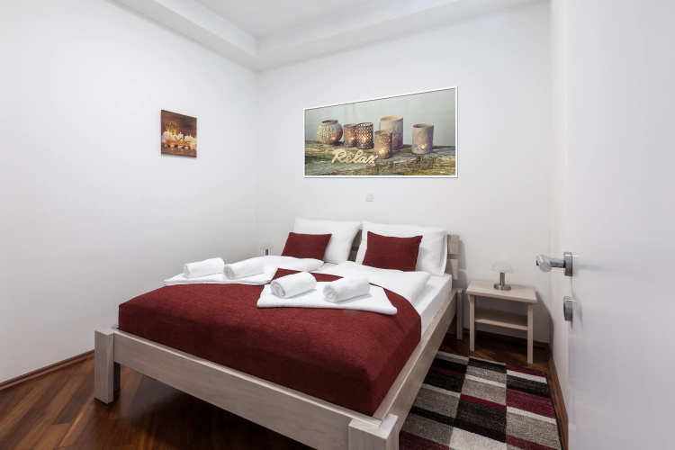 Studio Radoš Apartments