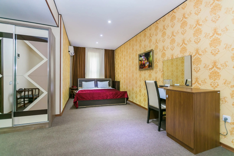 Amazon Hotel